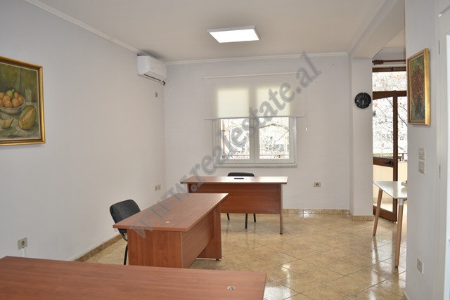 Apartament per zyre per qira prane Ish Ekspozites ne Tirane